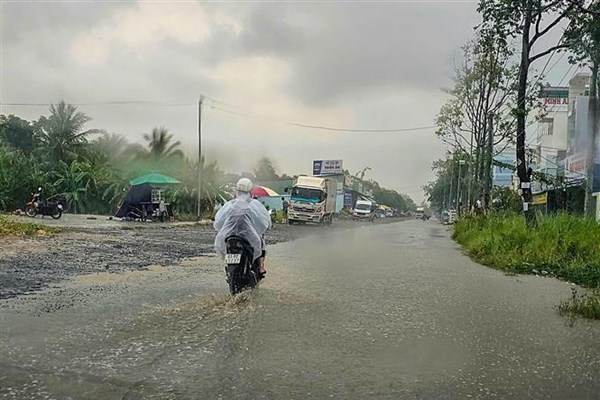Dự báo thời tiết 3 ngày tới: Bắc Bộ trời nắng đẹp, Nam Bộ đề phòng mưa to và dông lốc