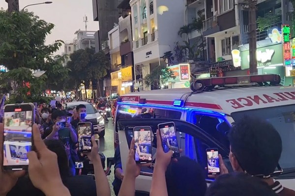 Xe cứu thương chở diễn viên đến họp báo phim không được cấp phép hoạt động