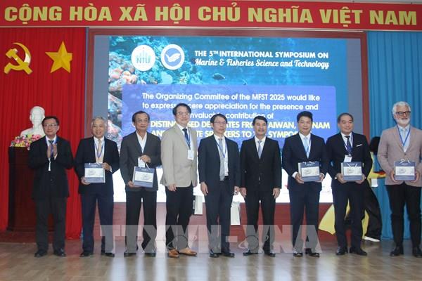 Hướng hợp tác mới trong lĩnh vực khoa học biển