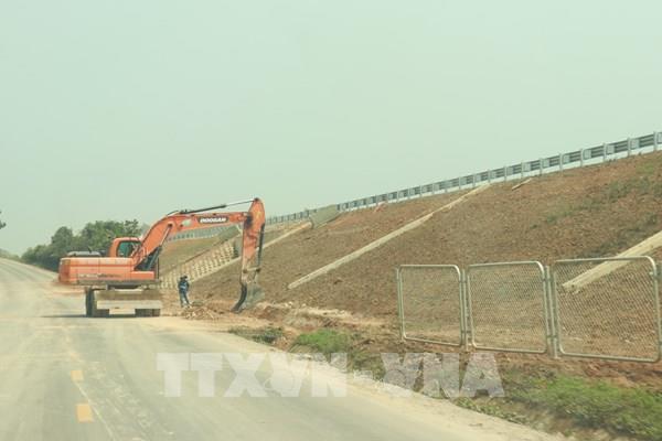 Gấp rút thi công cao tốc Vạn Ninh-Cam Lộ để hoàn thành vào ngày 30/6