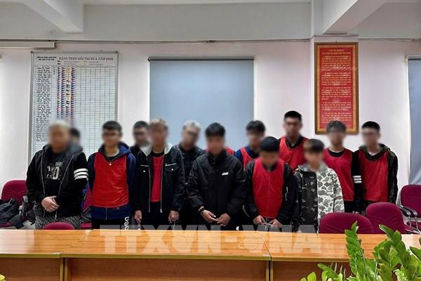 Bắt khẩn cấp 21 đối tượng để điều tra về hành vi “Gây rối trật tự công cộng” tại quận Long Biên, Hà Nội