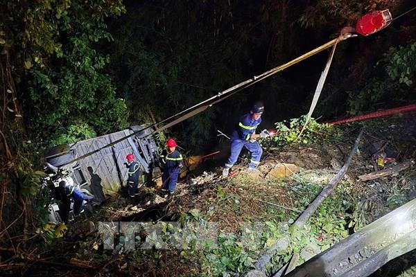 Lâm Đồng: Xe khách mất phanh, lao xuống vực đèo Bảo Lộc