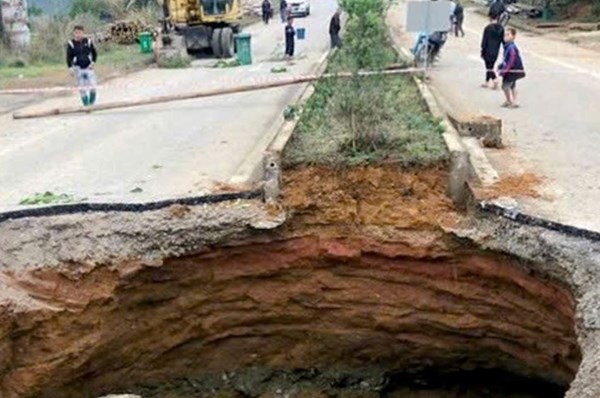 "Hố tử thần" trên Quốc lộ 3B tiếp tục mở rộng, cảnh báo nguy hiểm