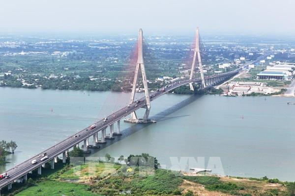 Những cây cầu dây văng kết nối vùng đất Chín Rồng