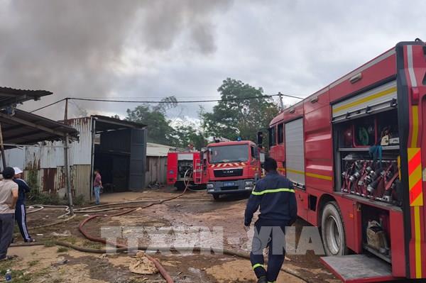 Cháy kho phế liệu ở thành phố Đà Nẵng