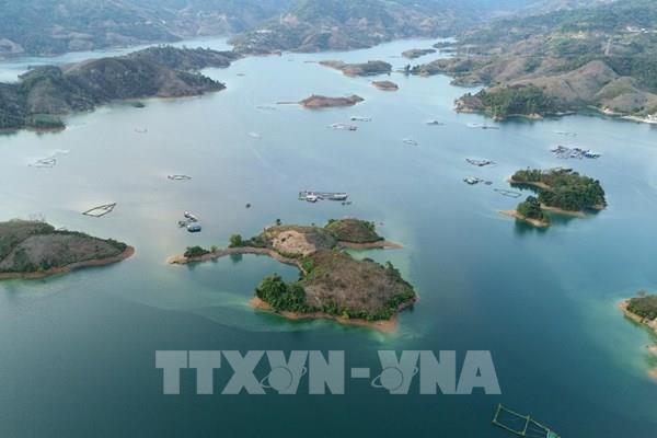  Vẻ đẹp hùng vĩ của Lòng hồ thủy điện Lai Châu