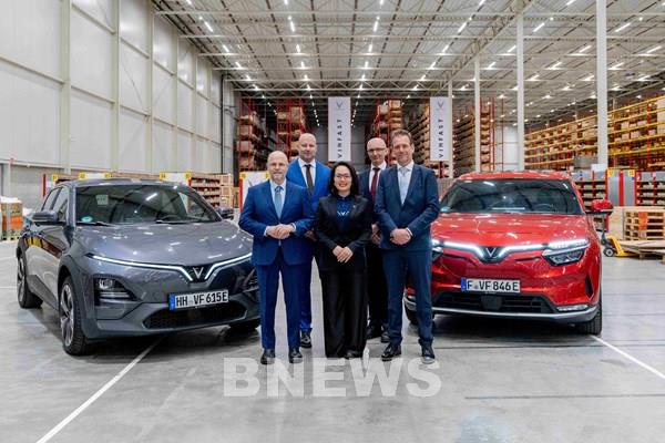 VinFast hợp tác với DHL giao phụ tùng xe trong vòng 24 giờ ở châu Âu