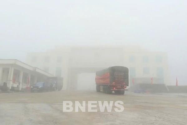 Thông quan hàng hóa cửa khẩu Săm Pun (Việt Nam) - Điền Bồng (Trung Quốc)