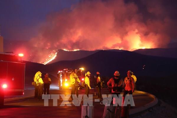 Mỹ: Hơn 800 hộ dân ở bang California phải sơ tán do cháy rừng