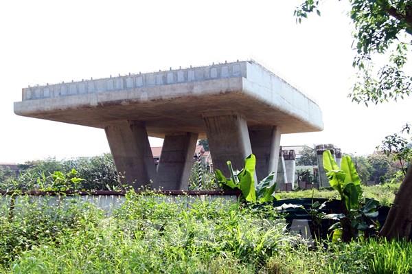 Dự án đường, cầu vượt đường sắt ở Quảng Bình sau 3 năm vẫn gặp khó