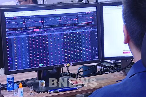 Dòng vốn ngoại vẫn tích cực dù tỷ giá neo cao
