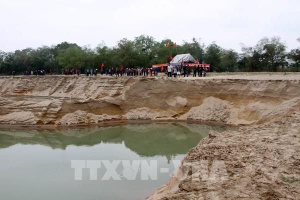 Chính quyền vào cuộc xử lý doanh nghiệp khai thác cát sỏi trên sông Lam
