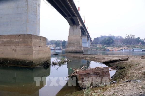 Mực nước sông Lô qua thành phố Tuyên Quang xuống thấp kỷ lục