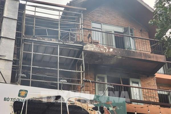 Hỏa hoạn thiêu rụi một nhà hàng trên đường Lưu Hữu Phước, Hà Nội