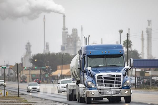 “Vàng đen” ghi nhận tuần giảm giá mạnh nhất trong một tháng