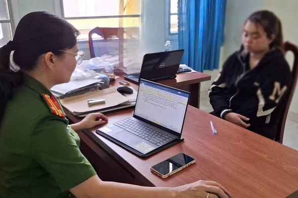 Tạm giữ bảo mẫu hành hạ trẻ tại Tiền Giang