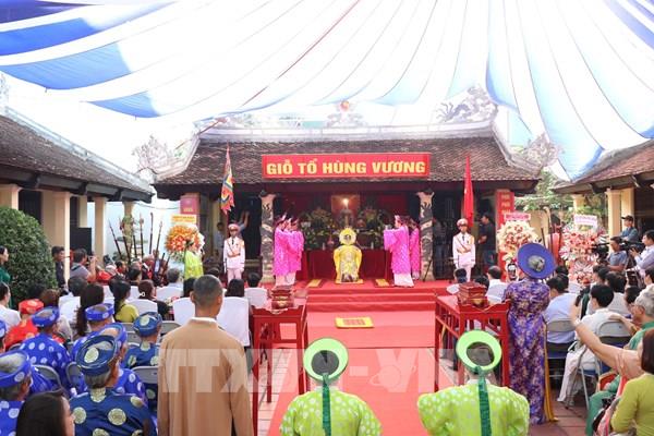 Dâng hương tưởng niệm các Vua Hùng tại Đắk Lắk