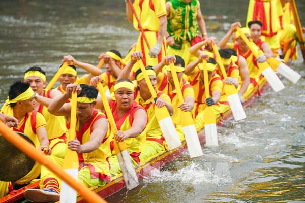 Về Tây Tựu thưởng lãm màn bơi chải trong Lễ hội làng Đăm