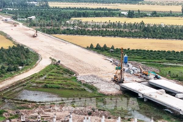 Dồn lực đưa cao tốc Châu Đốc - Cần Thơ - Sóc Trăng về đích sớm