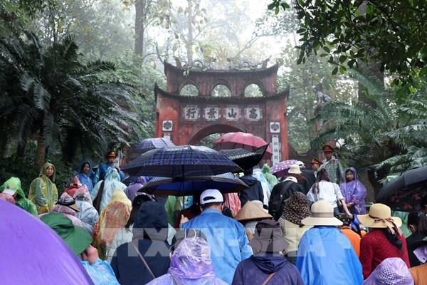 Đông đảo người dân về dự Lễ Giỗ Tổ Hùng Vương năm 2025