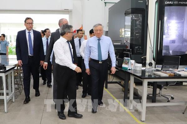 Phó Thủ tướng Nguyễn Hòa Bình đánh giá cao mô hình “du học tại chỗ” ở Bình Dương