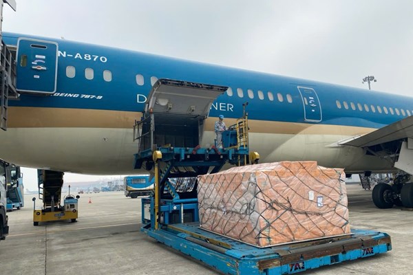 Vietnam Airlines vận chuyển gần 30 tấn hàng cứu trợ đến Myanmar