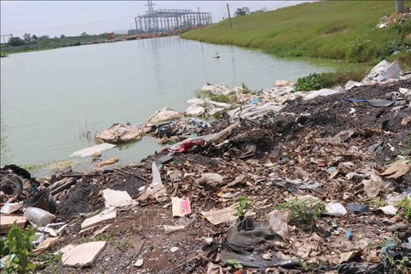 Hà Nội chỉ đạo kiểm tra việc đổ phế thải “bức tử” sông Hồng