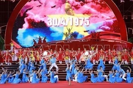 Chương trình nghệ thuật chào mừng 50 năm Ngày Giải phóng miền Nam diễn ra vào ngày nào?