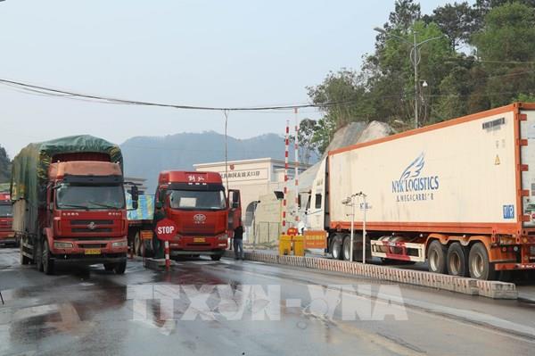 Sôi động thông quan hàng hóa qua các cửa khẩu tỉnh Lạng Sơn