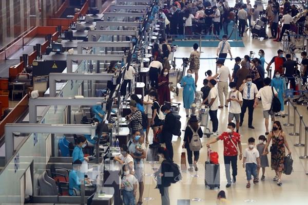 Giá vé máy bay dịp lễ 30/4 – 1/5: Nhiều đường bay "cháy vé", giá tăng cao