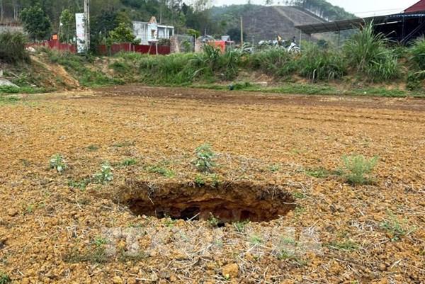 Bắc Kạn công bố tình huống khẩn cấp với hiện tượng "hố tử thần"