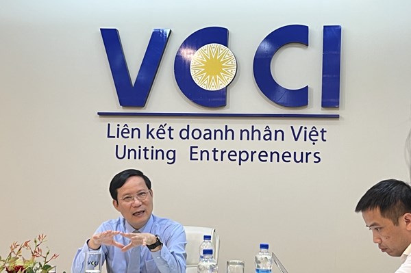 Tìm động lực phát triển mới trong khó khăn chung