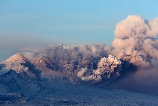 Núi lửa phun trào trên Bán đảo Kamchatka của Nga