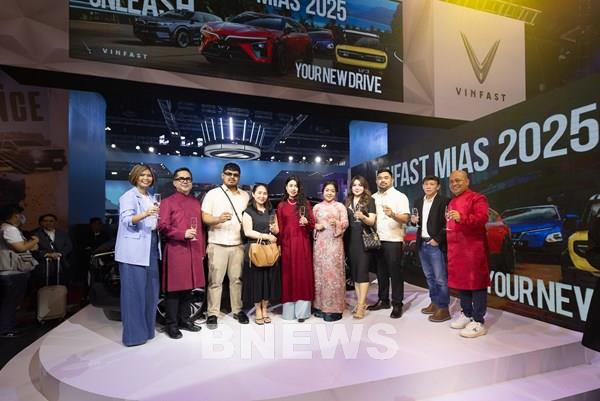 VinFast hợp tác với 6 đối tác, mở rộng hơn 60 showroom xe điện tại Philippines