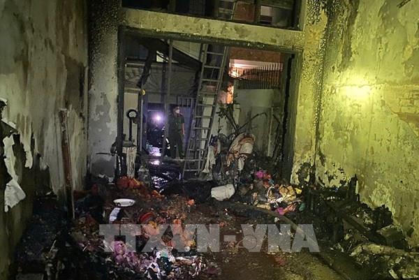 Cháy nhà trong ngõ hẹp ở Hà Nội khiến 2 người tử vong