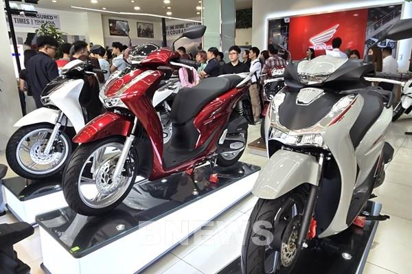 Doanh số bán xe máy và ô tô của Honda Việt Nam tăng giảm trái chiều