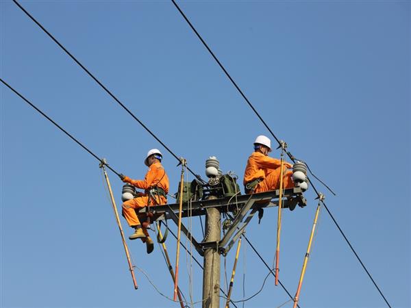 EVNNPC gấp rút hoàn thành các công trình cấp bách, đảm bảo điện trong mùa nắng nóng 2025