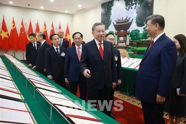 Việt Nam và Trung Quốc ký kết 7 văn kiện quan trọng về đường sắt và đường bộ