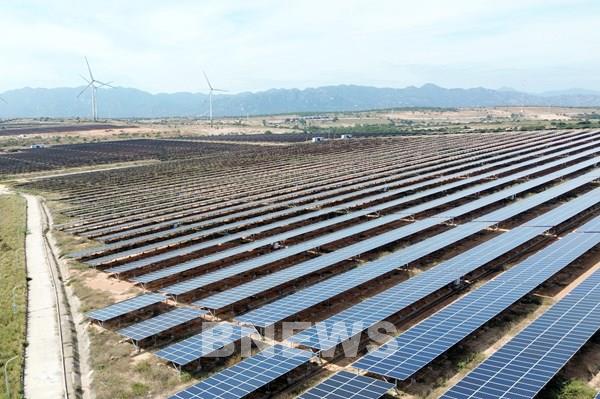 Công suất điện gió, điện Mặt Trời của Trung Quốc lần đầu vượt nhiệt điện
