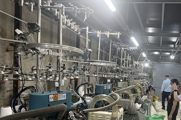 Hàng chục nghìn đôi tất giả mạo thương hiệu nổi tiếng bị thu giữ tại Hà Nội ﻿