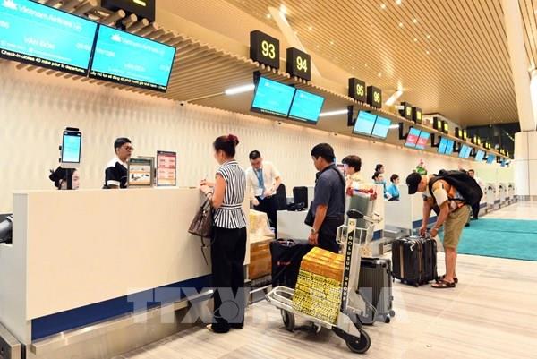 TP. Hồ Chí Minh: Nước mưa lại chảy từ trên mái xuống sàn Nhà ga T3