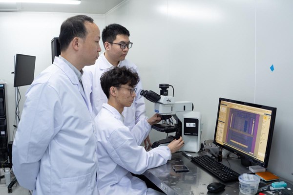 Trung Quốc ra mắt bộ nhớ bán dẫn nhanh nhất thế giới