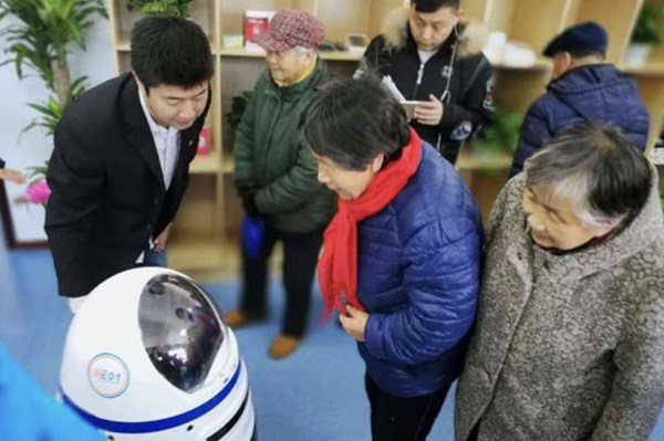 Khi robot thành bạn đồng hành với người cao tuổi