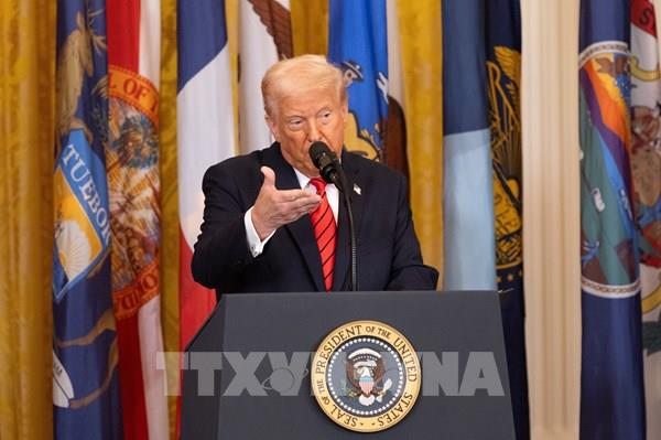 Quan điểm trái ngược của Tổng thống Mỹ và Chủ tịch Fed về lãi suất