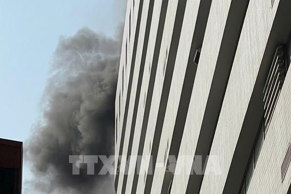 Cháy lớn tại tòa nhà số 1 Thái Hà (Hà Nội)