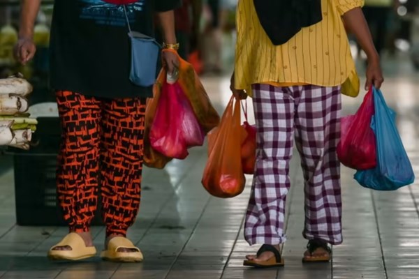 Malaysia cấm sử dụng túi nhựa dùng một lần ở các địa điểm công cộng