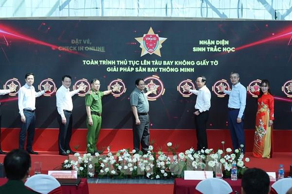 Thủ tướng Phạm Minh Chính dự Lễ công bố triển khai thí điểm nhận diện sinh trắc học tại Cảng hàng không Tân Sơn Nhất