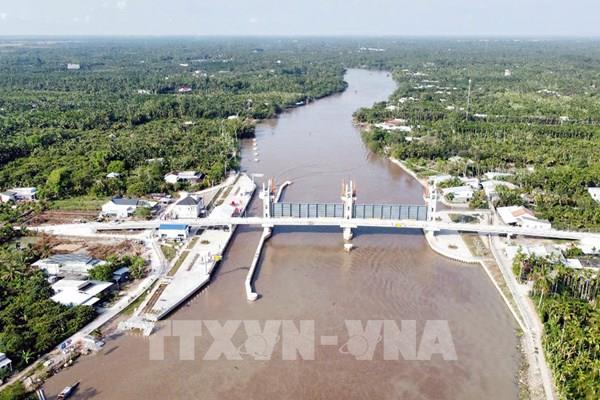 Khởi công, khánh thành nhiều dự án kỷ niệm 50 năm thống nhất đất nước