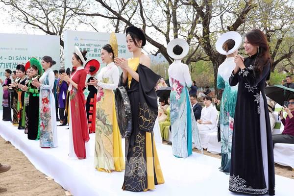 75 năm quan hệ Việt Nam-Trung Quốc: Áo Dài Việt Nam – Di Sản Kết Nối