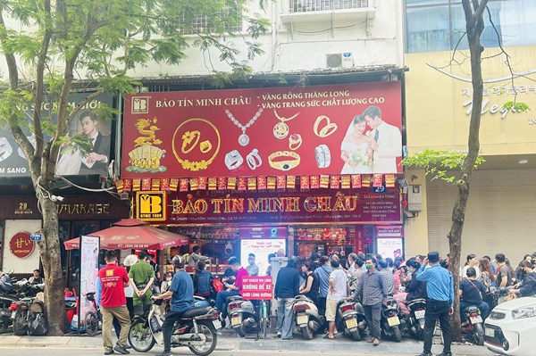 Giá vàng sáng 19/4 giảm mạnh sau chỉ đạo của Phó Thủ tướng Hồ Đức Phớc